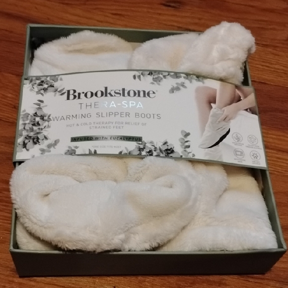 Brookstone White Warming Slipper Boots - Picture 1 of 1